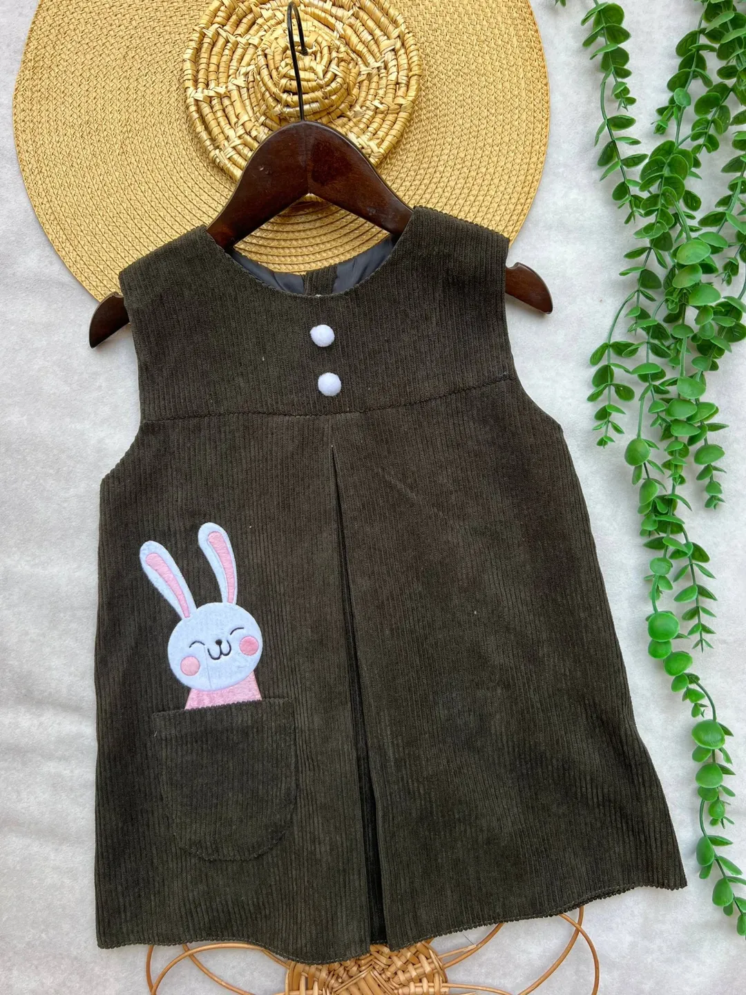 زیر کار استر داره و بسیار خوش دوخت هست