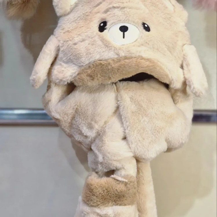 سر و گردن و دستتو خیلی شیک گرم نگه دار