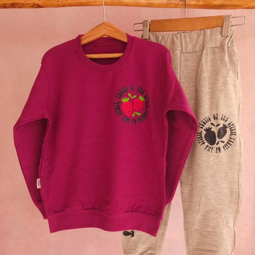 بلوز رنگی و شلوار طوسی روشن