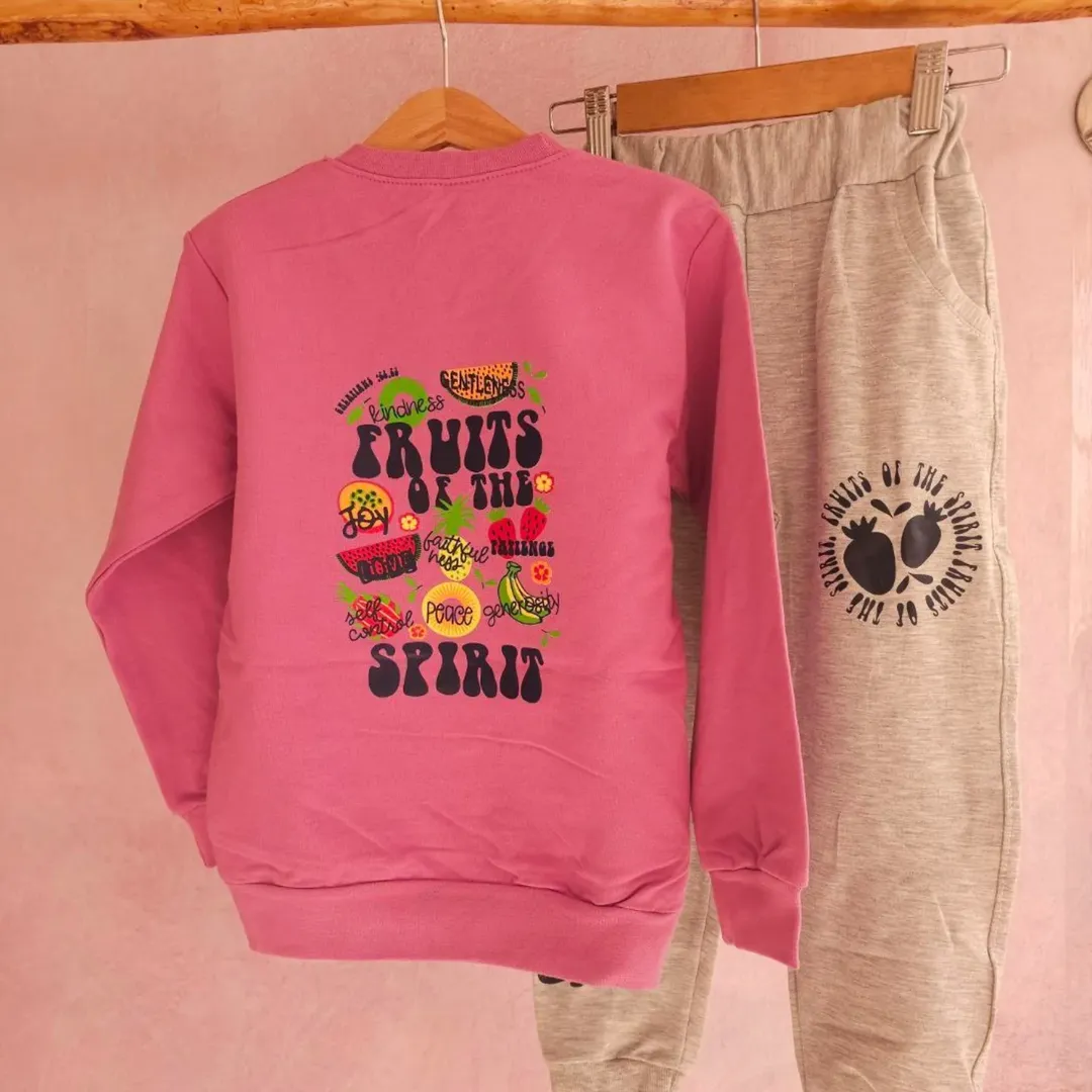 بلوز رنگی و شلوار طوسی روشن