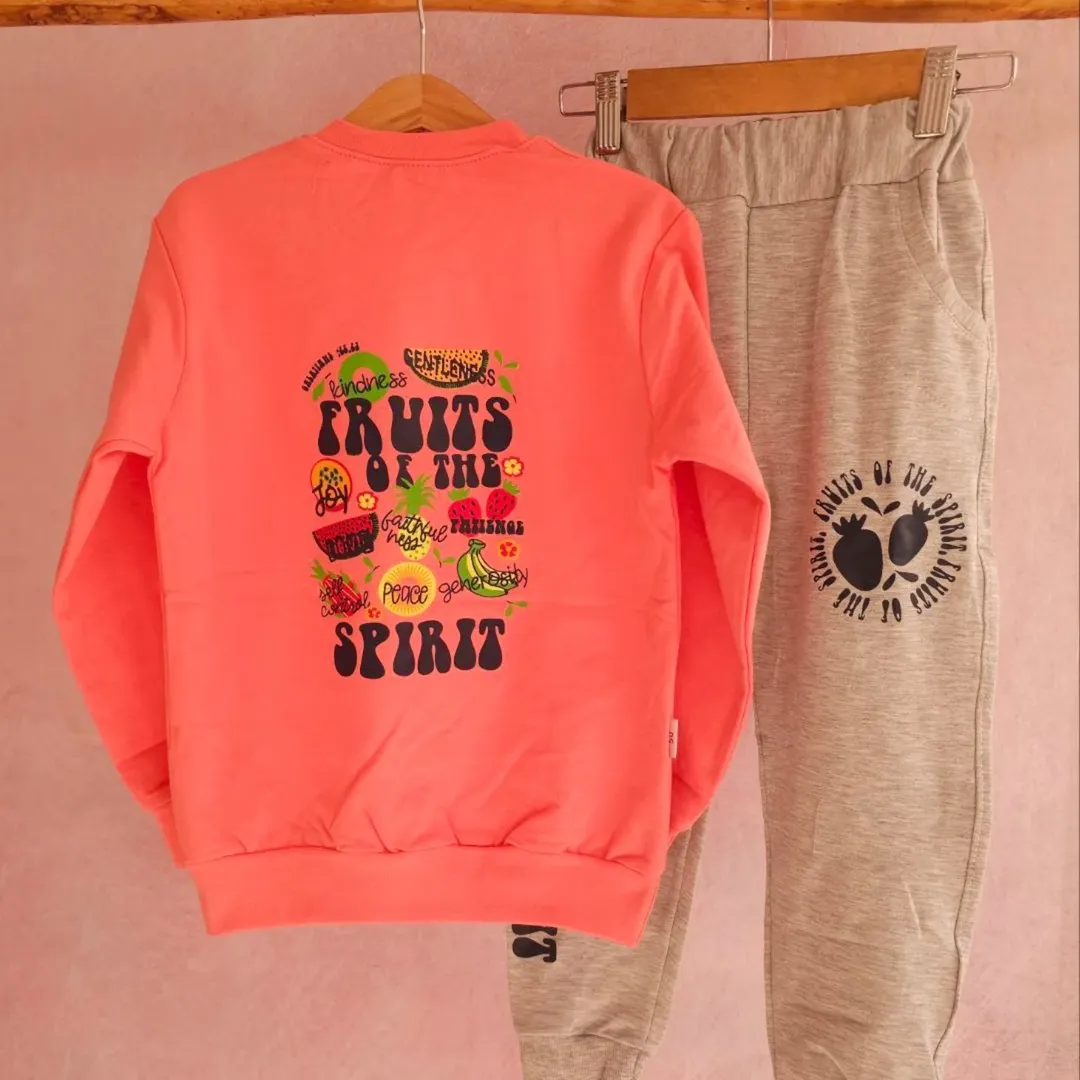 بلوز رنگی و شلوار طوسی روشن